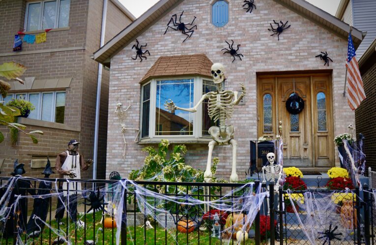 Pictures: Awesomely Halloween Decorated Homes in Armour Square-Bridgeport – Canaryville-Chinatown-McKinley Park
